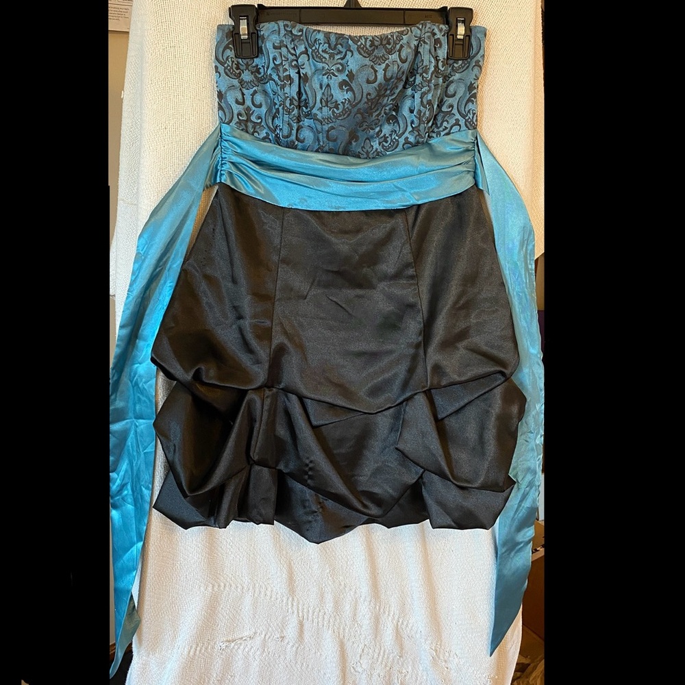 Speechless, 7, blue and black strapless dress